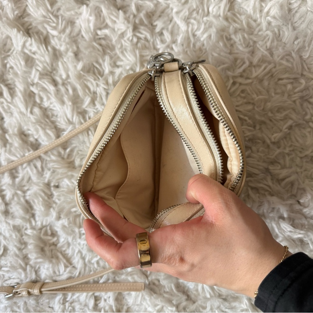 Tory Burch Quilted Logo Crossbody Bag in Cream - Picture 4 of 5